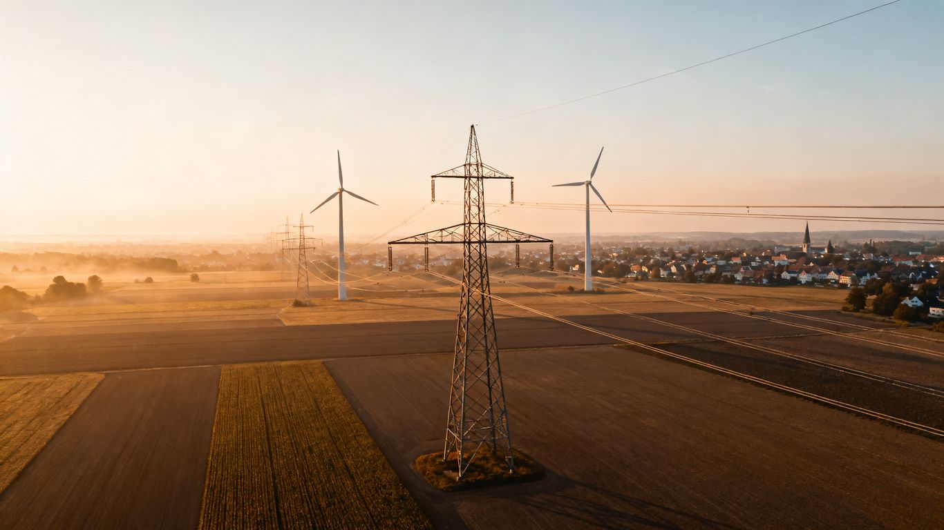 Stromnetz, das Windräder und Stadt verbindet