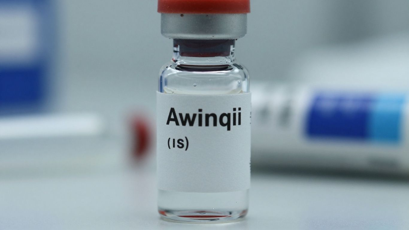Awiqli once-weekly insulin vial in a medical setting.