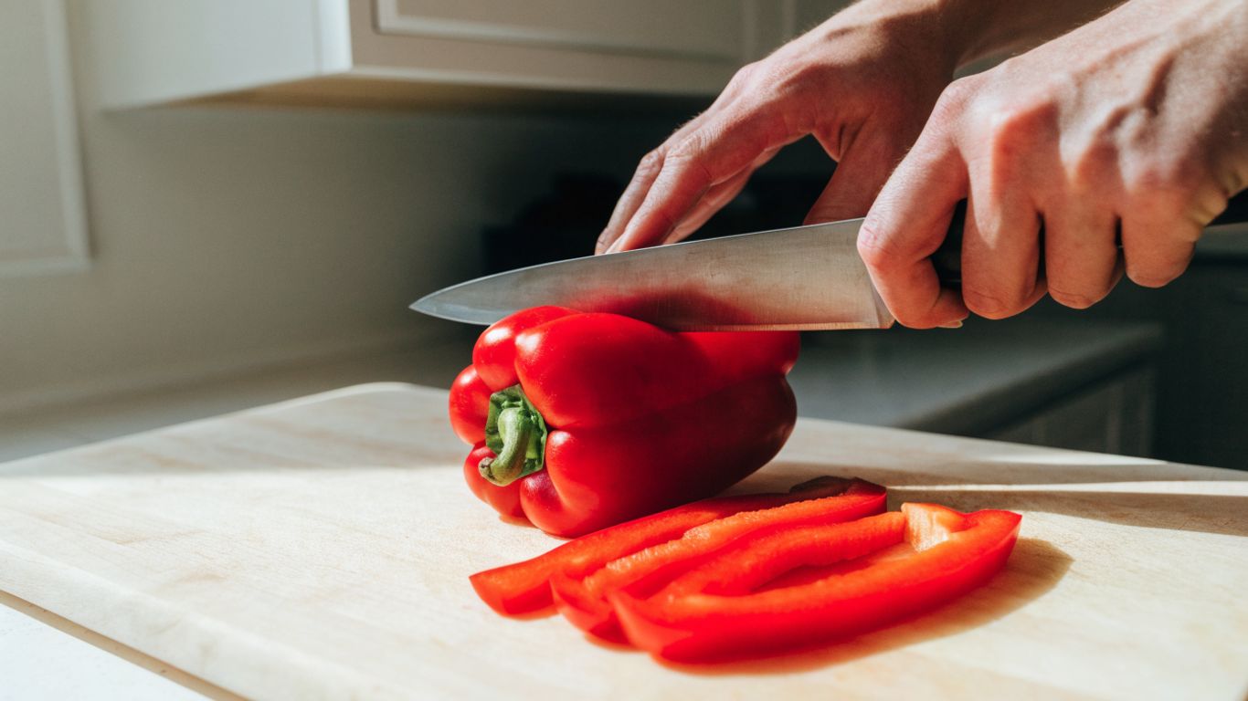 How to cut a bell pepper into strips: A simple step-by-step guide