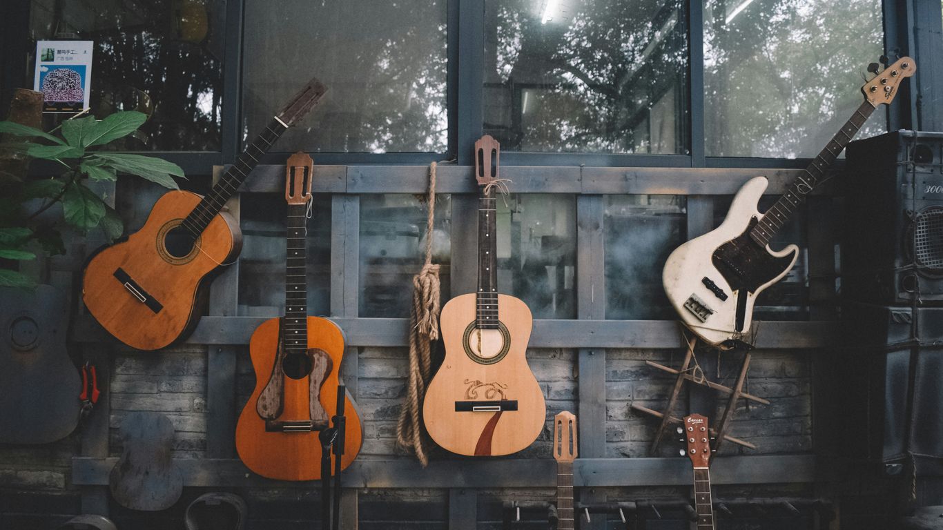 Packed guitars protected for export
