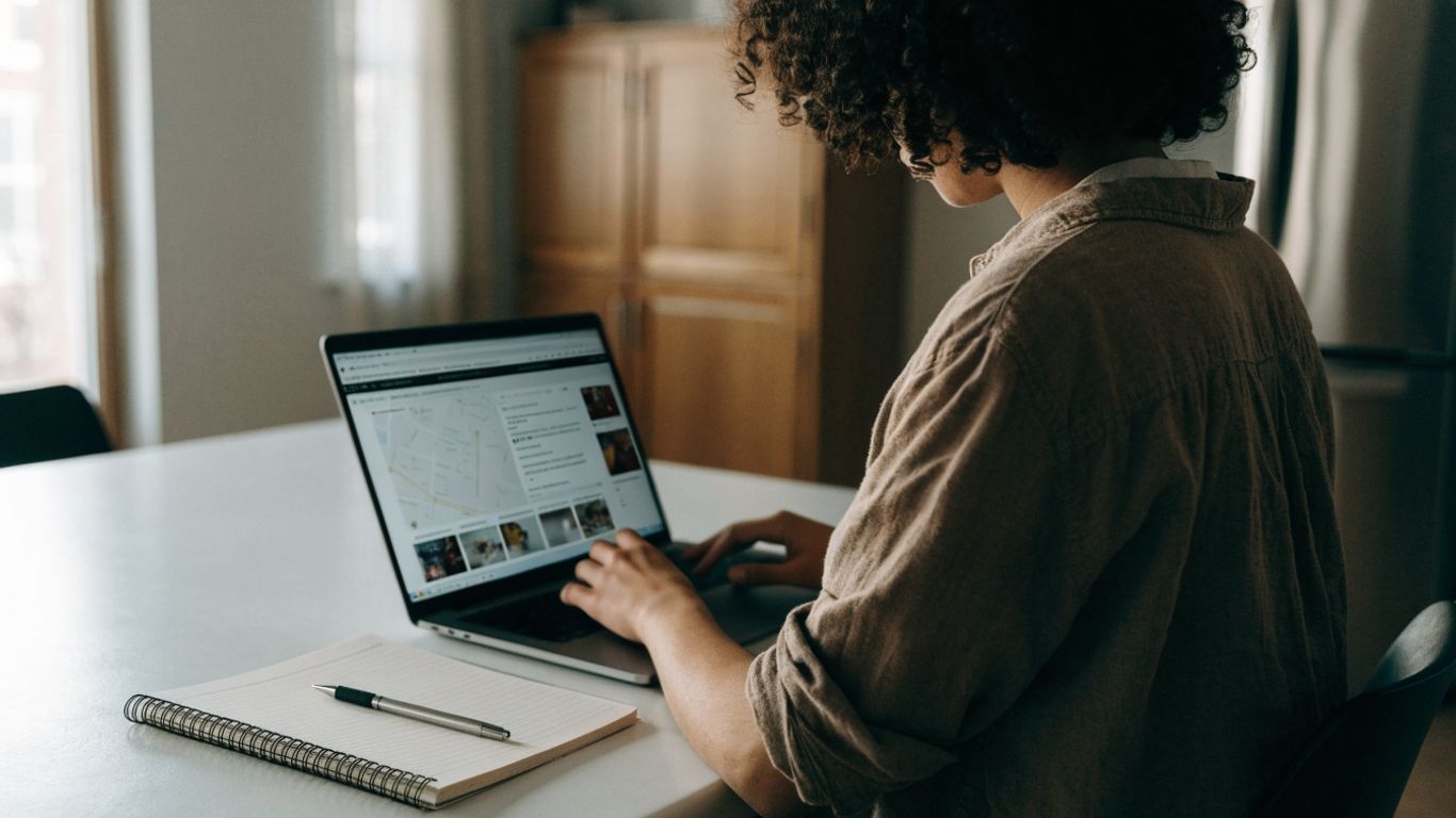 Person searching public food inspection records online
