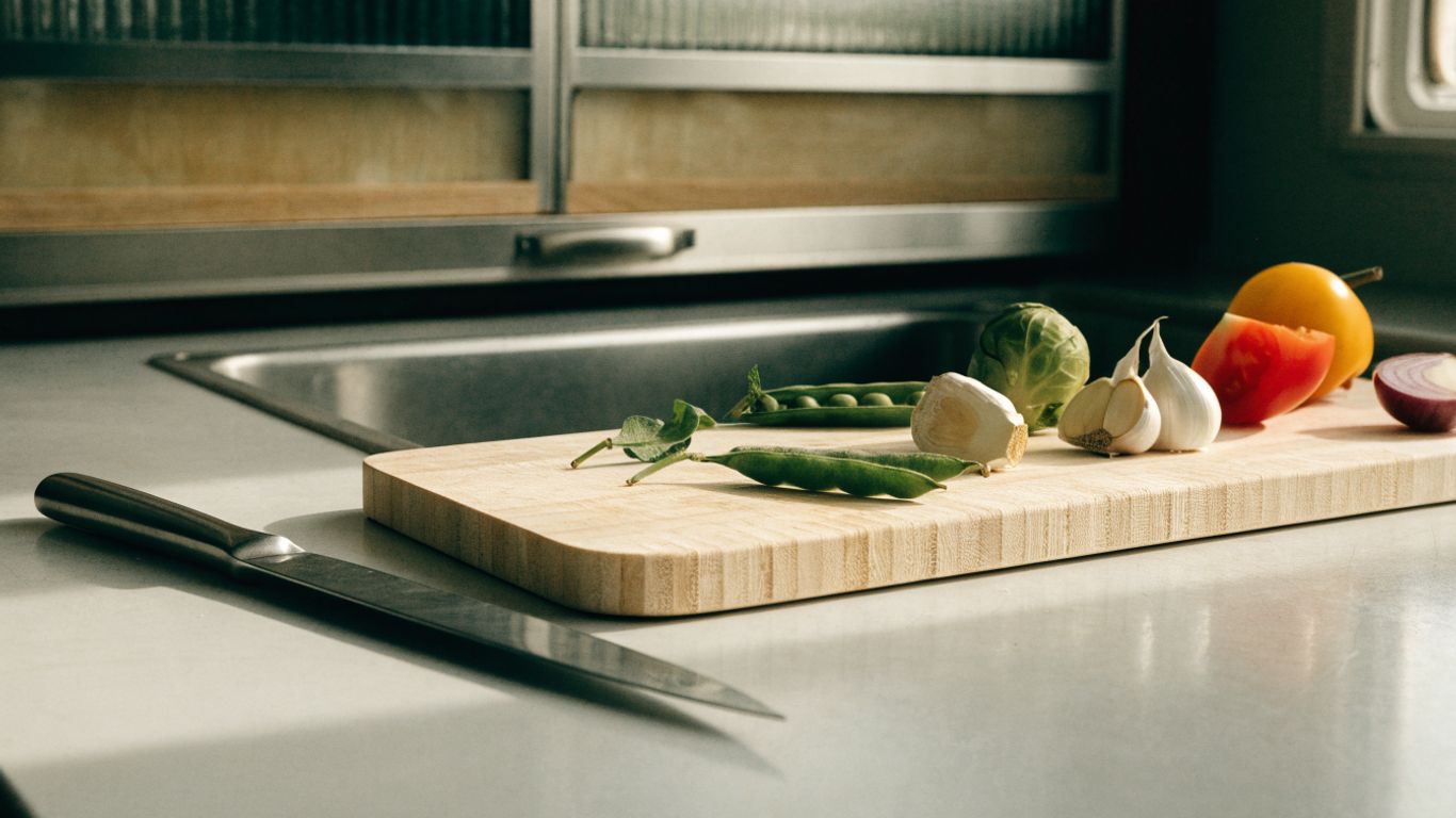 How to choose a cutting board for an RV or camper kitchen