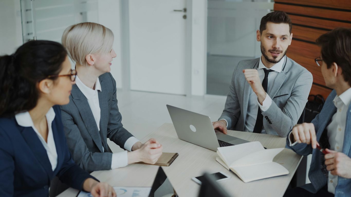 Assistente Administrativo em comunicação profissional
