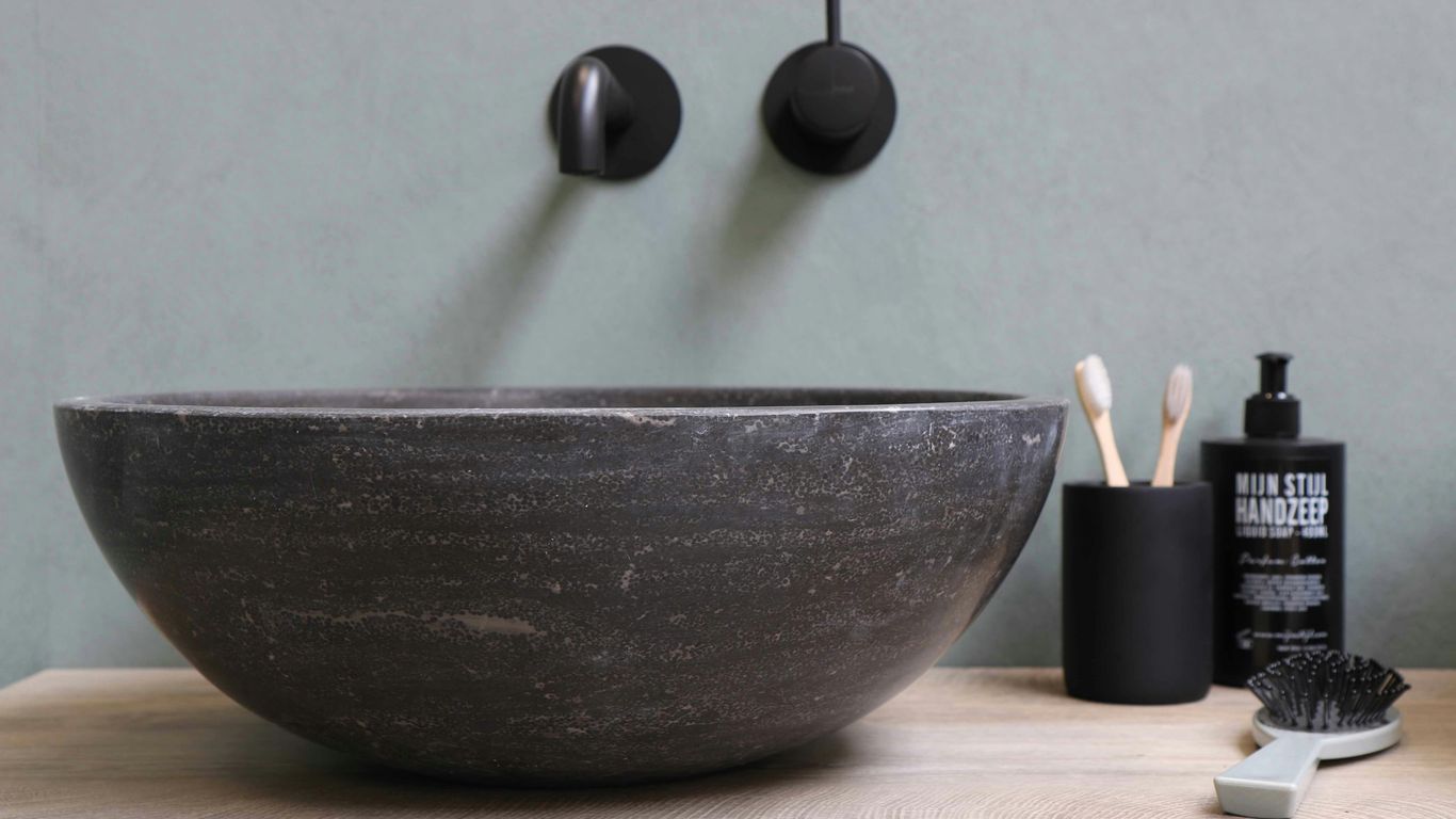 Onyx vessel basin in refined bathroom interior