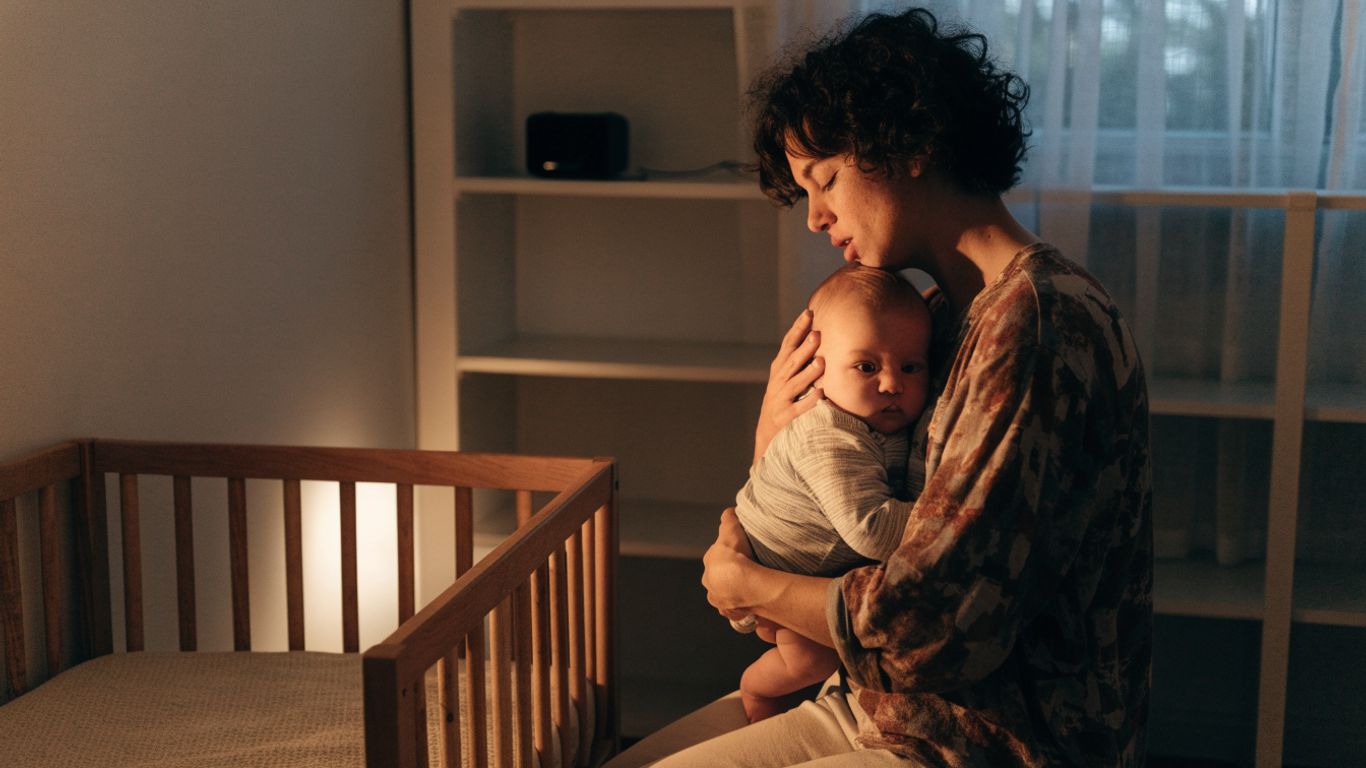 Un parent partage une berceuse avec son bébé