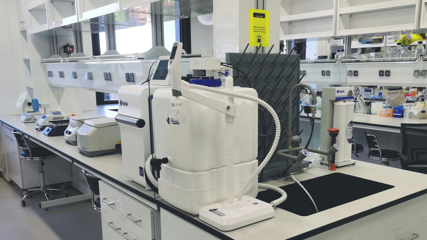 Cryogenic quantum error correction hardware