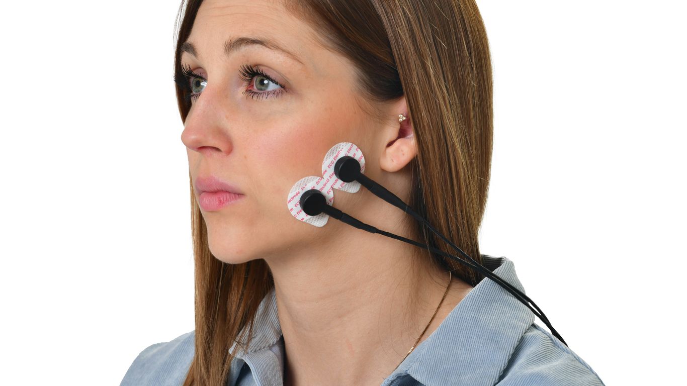 a woman wearing a pair of ear buds
