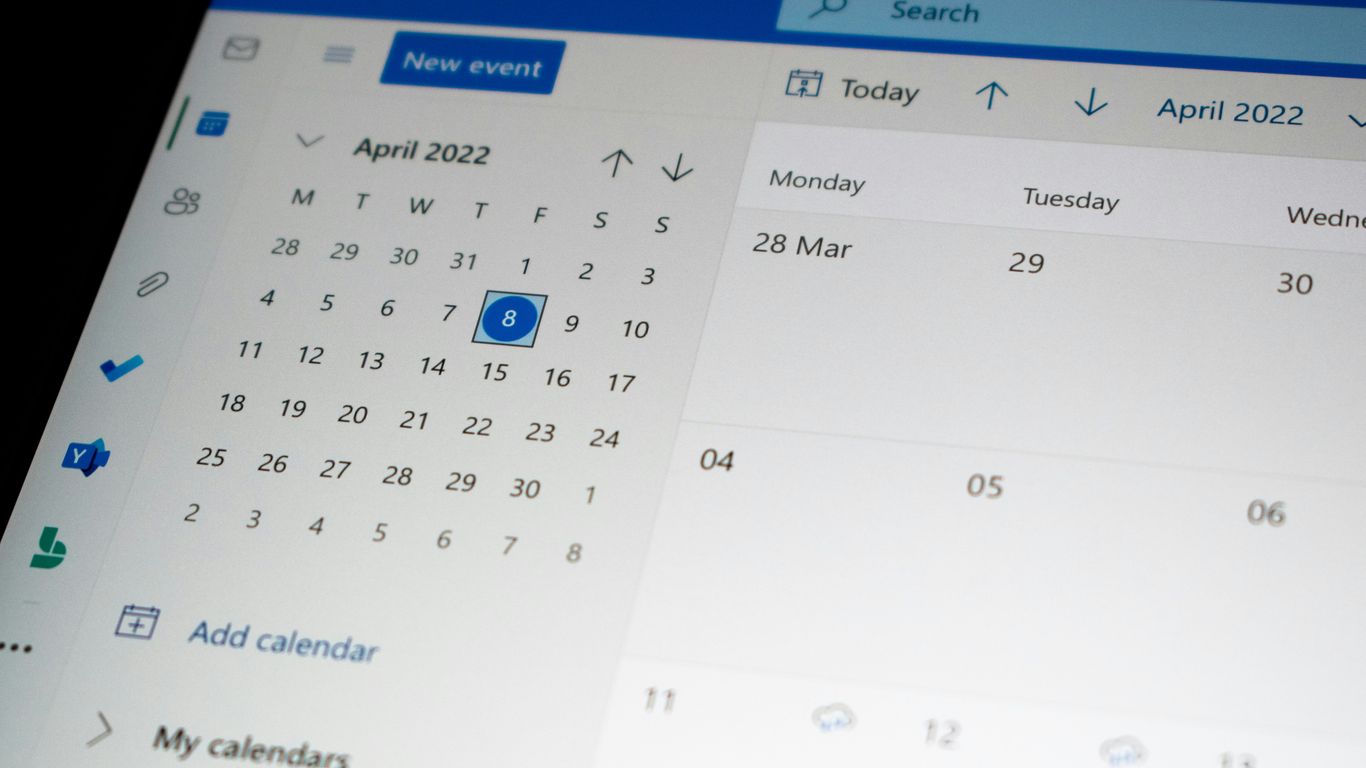 a computer screen with a calendar on it
