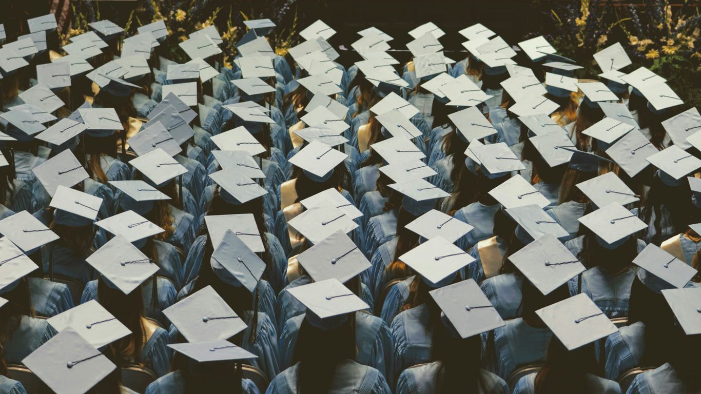 A complete guide to federal student loan applications