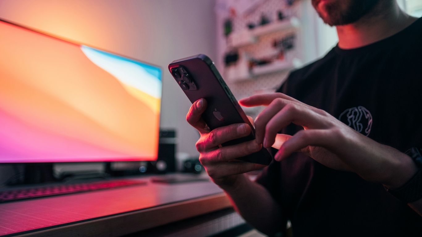 Video Editing for Beginners: From Smartphone Clips to Simple Reels