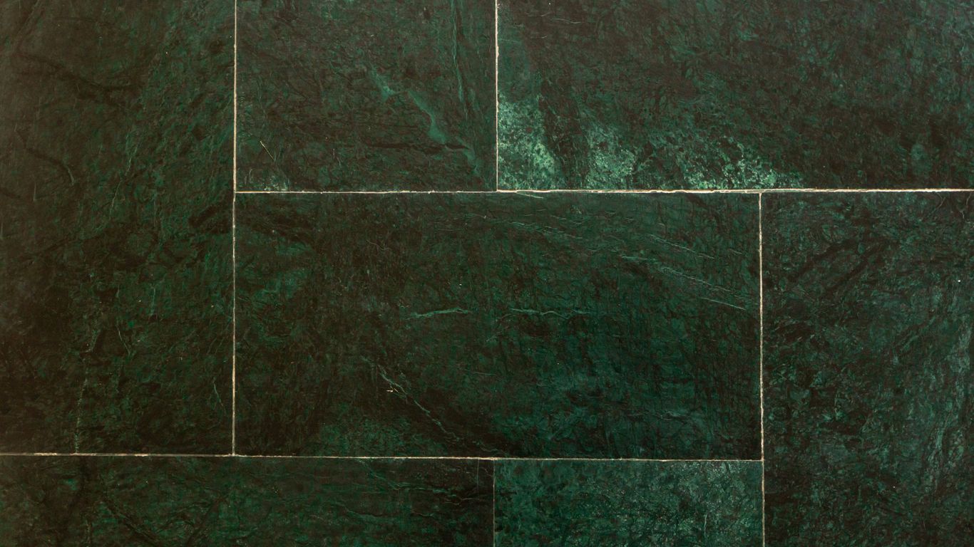 Travertine tile with natural pores