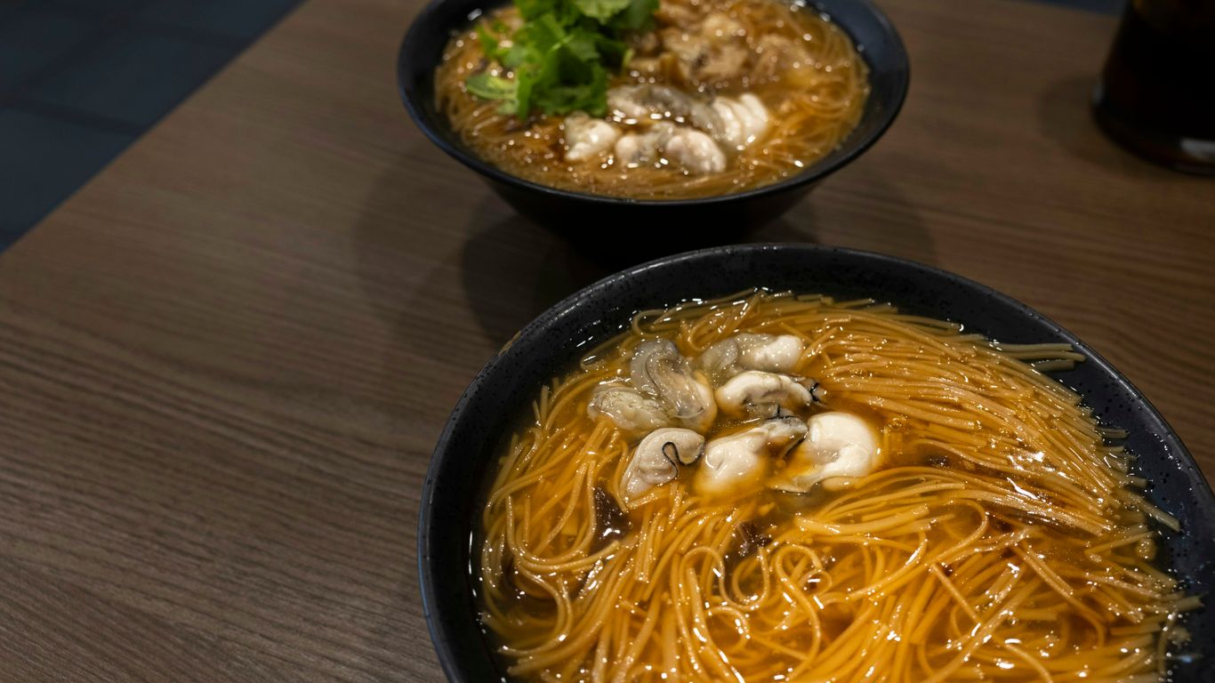 A couple of bowls of food on a table