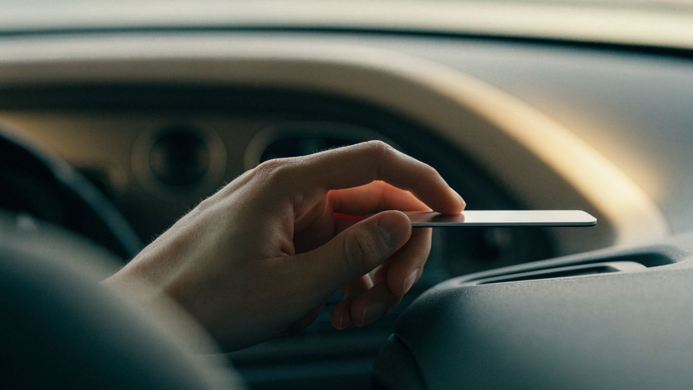 Renault key card near vehicle emergency reader
