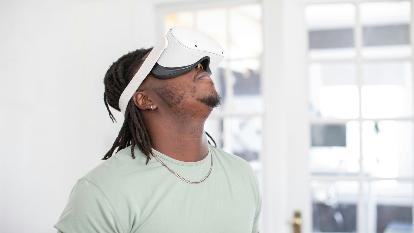 a person with a white hat and a white shirt