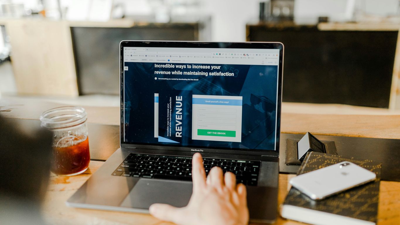 Automated digital marketing workflow on digital display