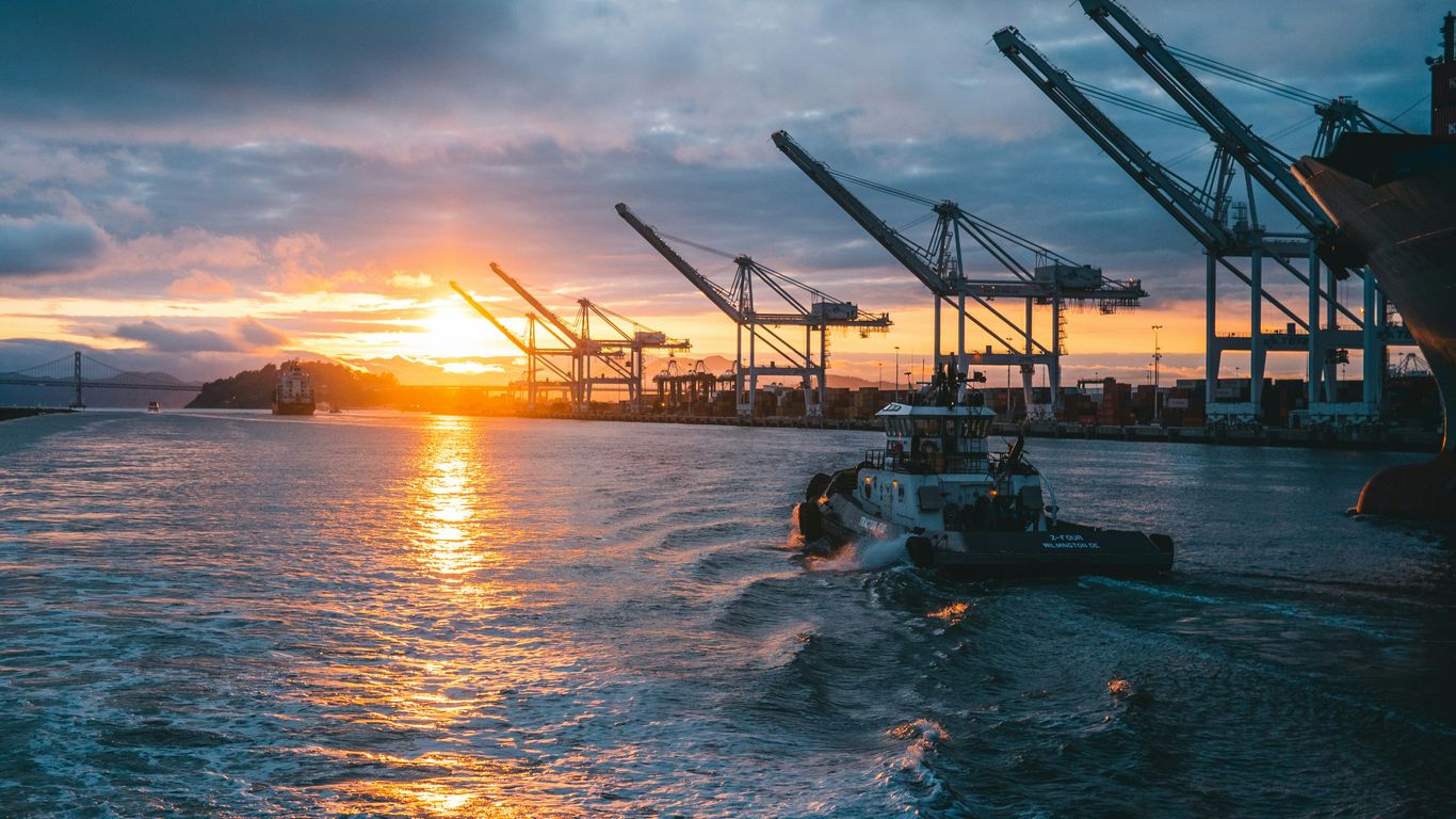 Port cranes and airport cargo operations