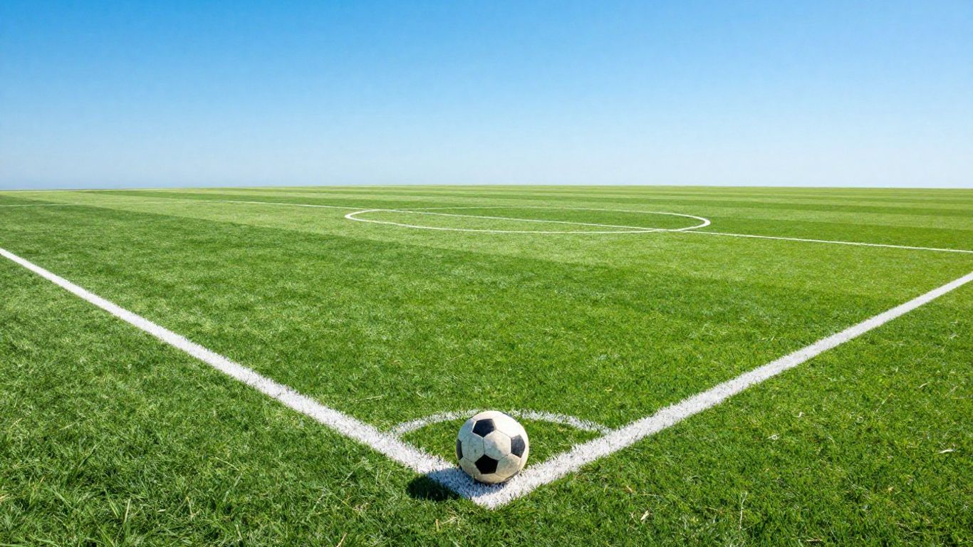 Fußballfeld mit Ball und Sonnenschein