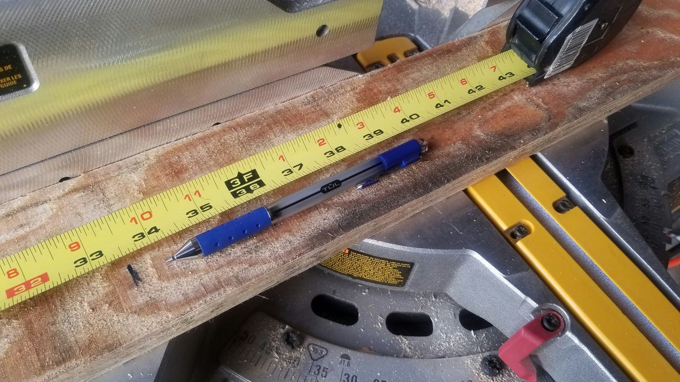 yellow and black measuring tape