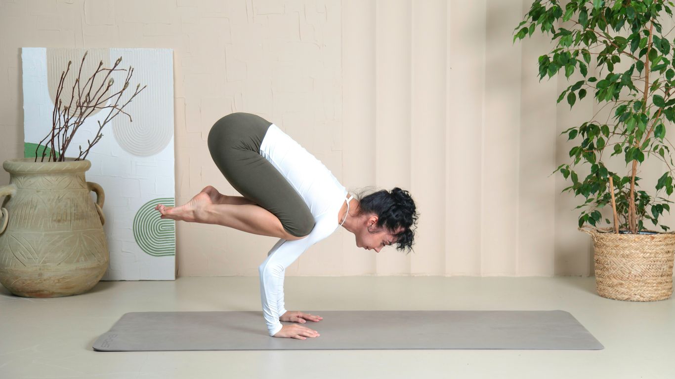 Enhancing stability in complex yoga postures