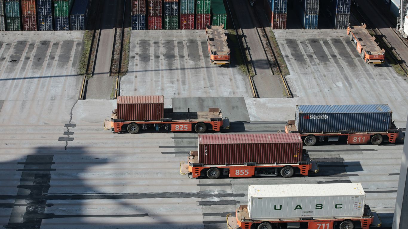 Cargo tracking across global transport routes