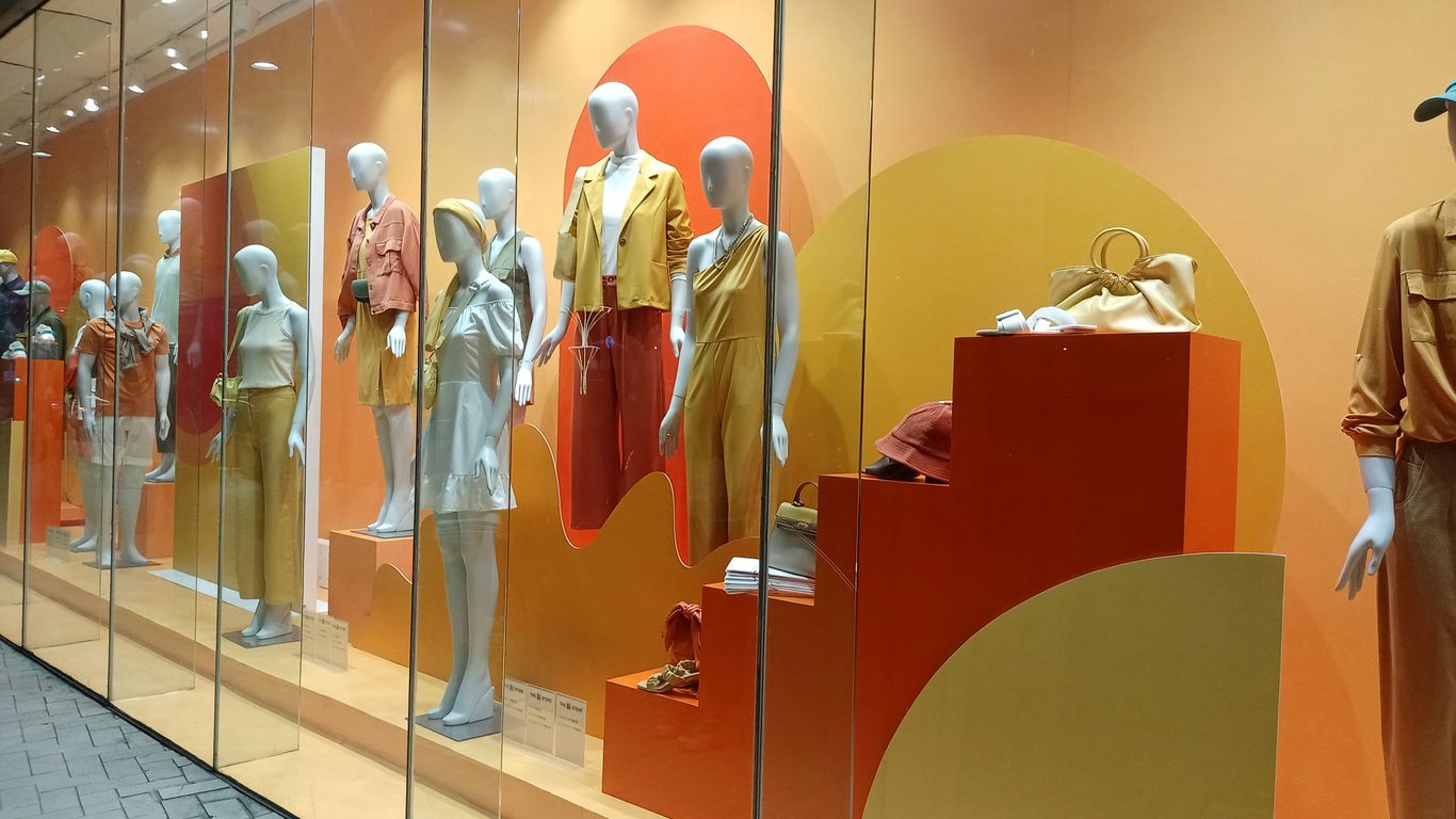 Retail store display