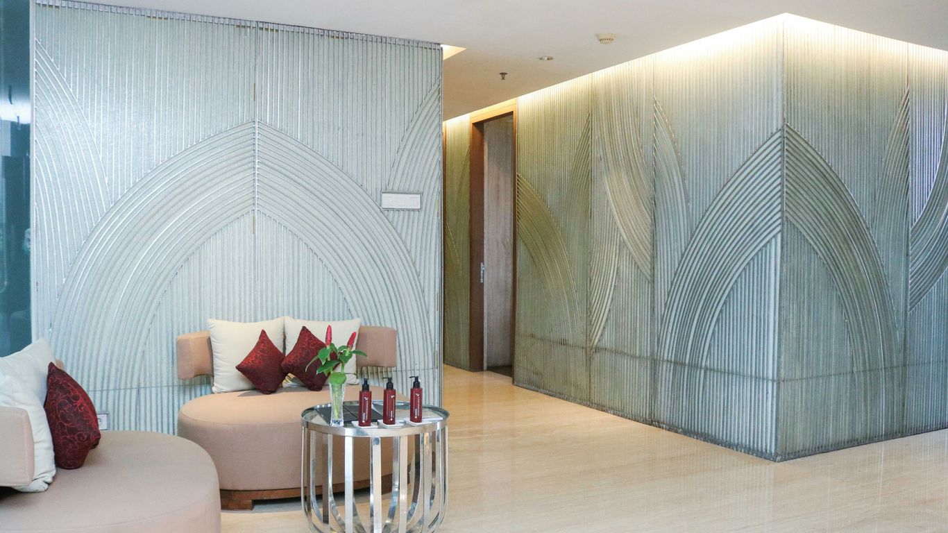 Marble and onyx interior feature materials