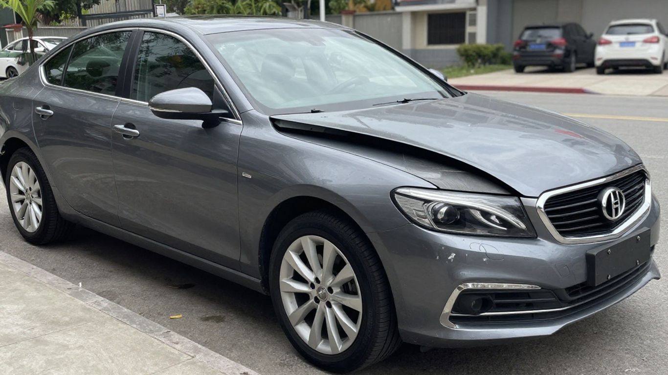 Beschädigtes Auto nach einem Totalschaden