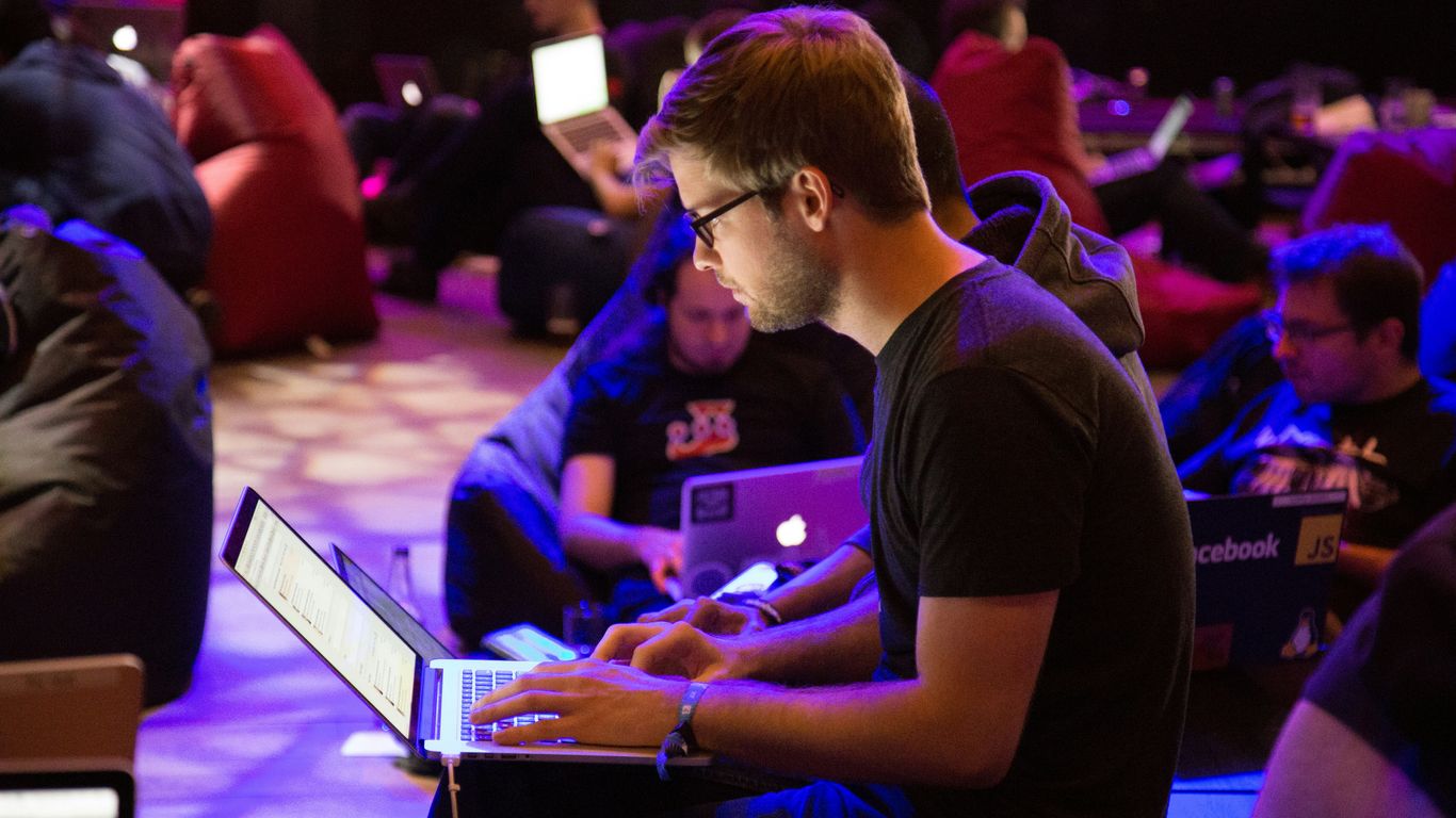 Evento de networking para jóvenes profesionales de la tecnología en Brasil