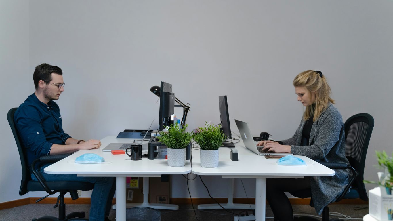 Team dat HR-workflows plant aan een bureau