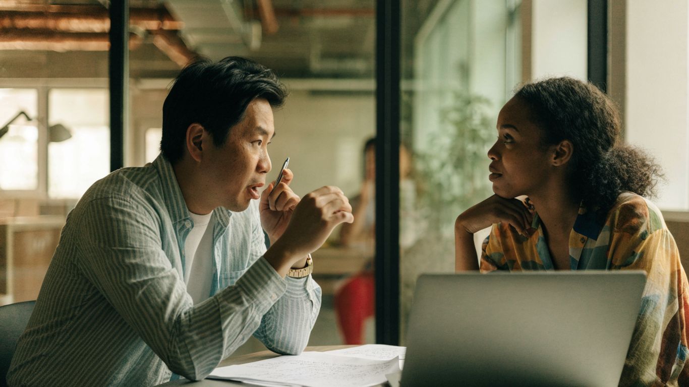 Assignee and colleague discussing a project