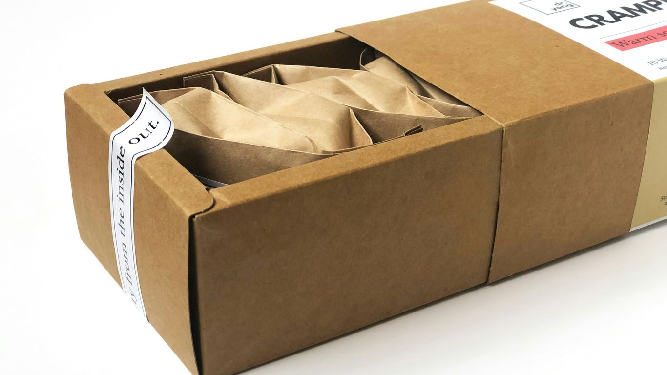 Protective quartz clock retail packaging