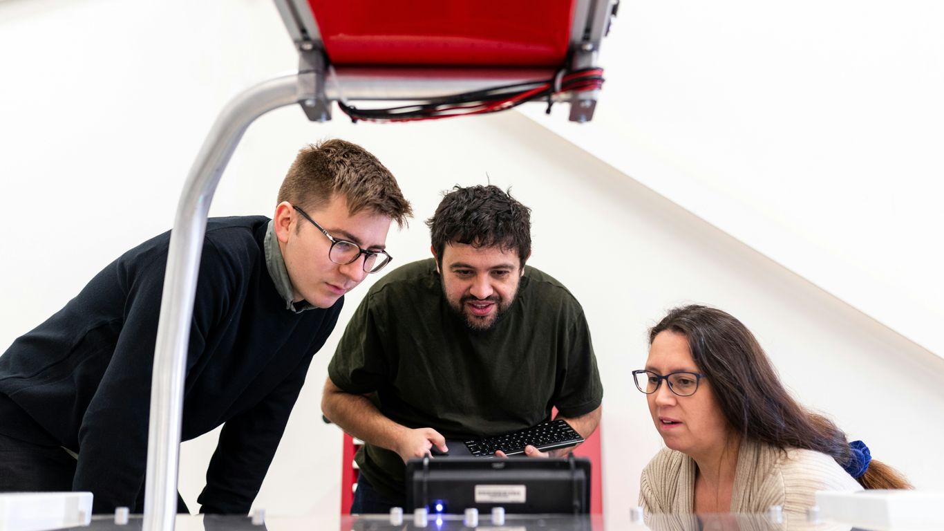 man in green crew neck t-shirt sitting beside woman in white long sleeve shirt