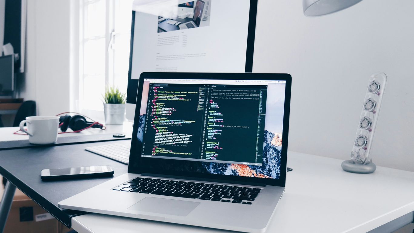 Verificação técnica de site em computador