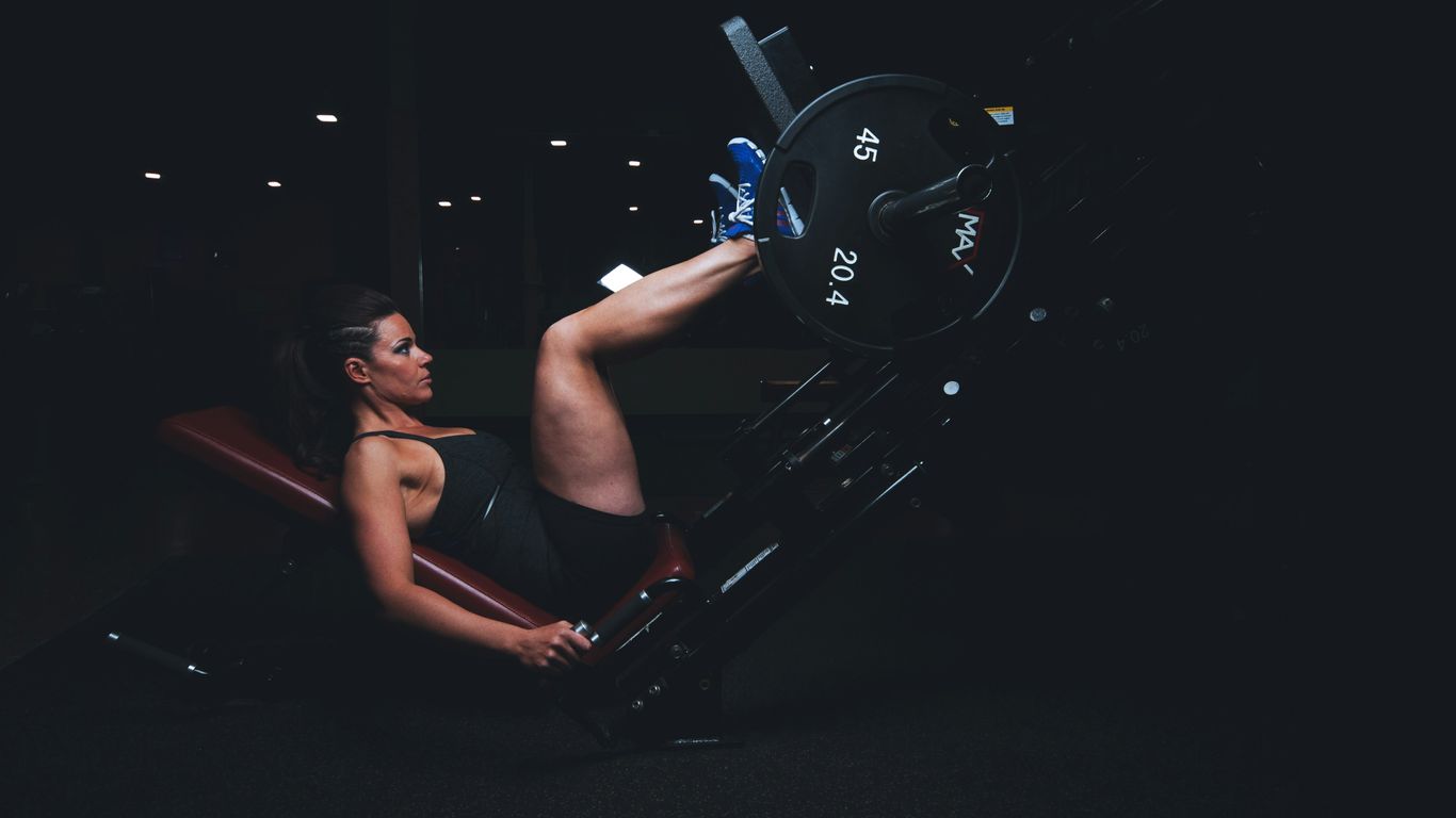 Utilizing weights for controlled lower body movements