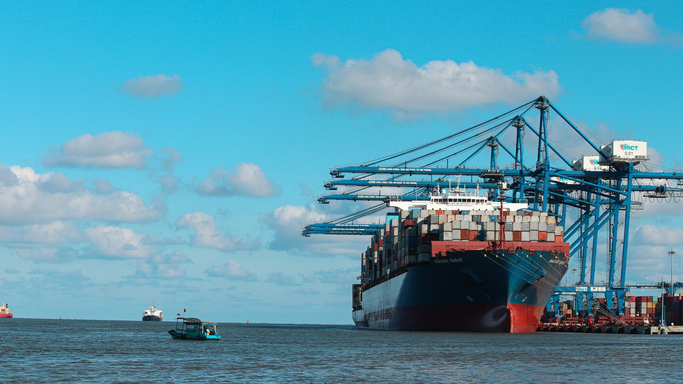 Cargo terminal scheduling operations