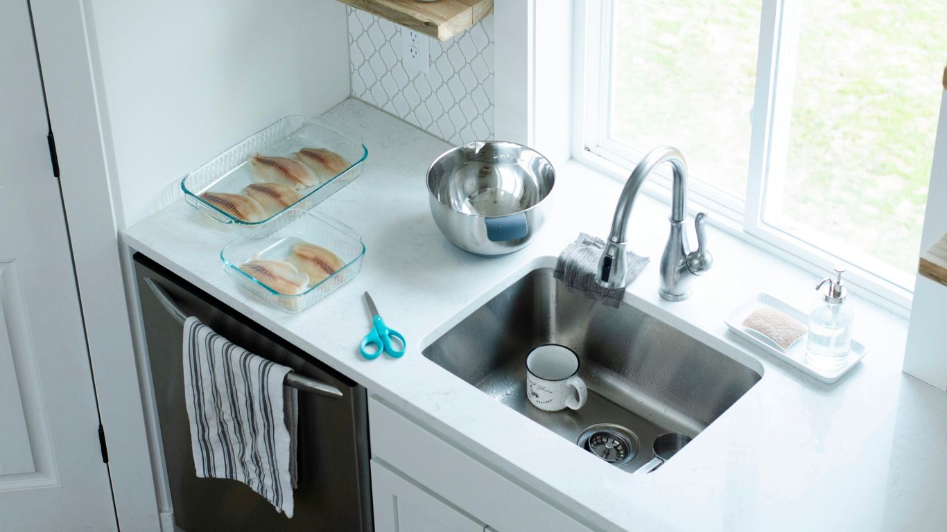 sink beside bowl