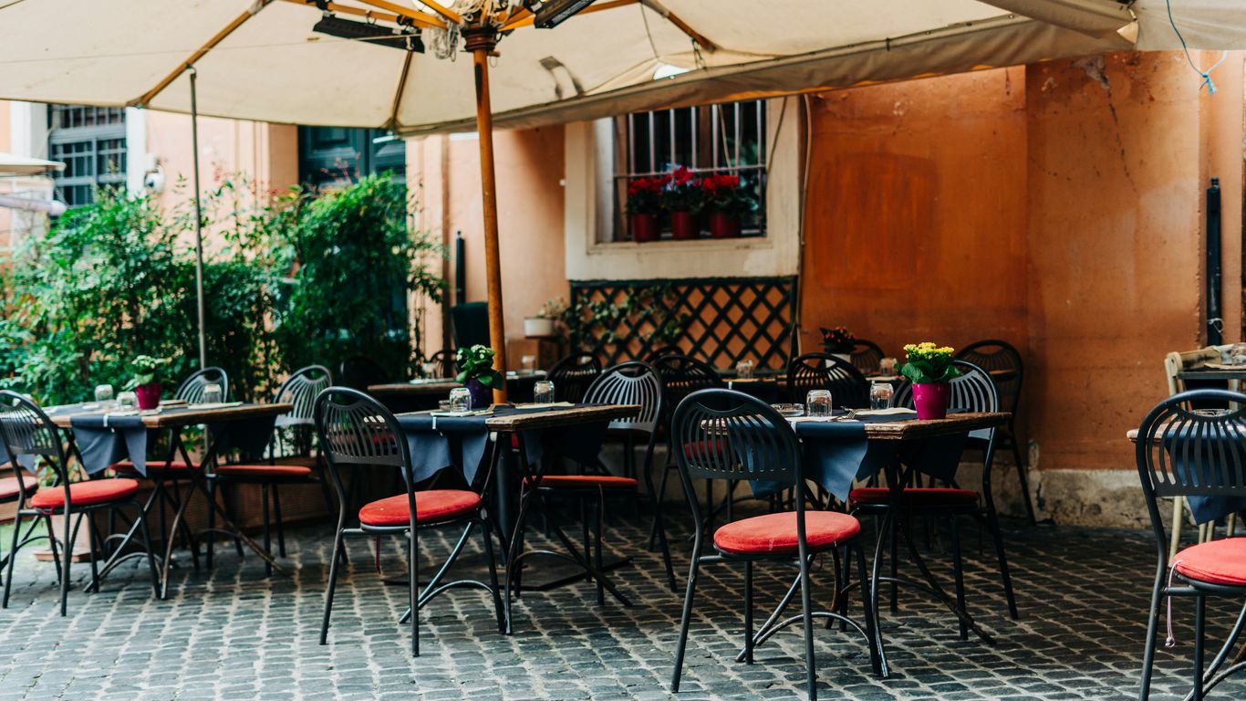 Alfresco dining area within the central courtyard