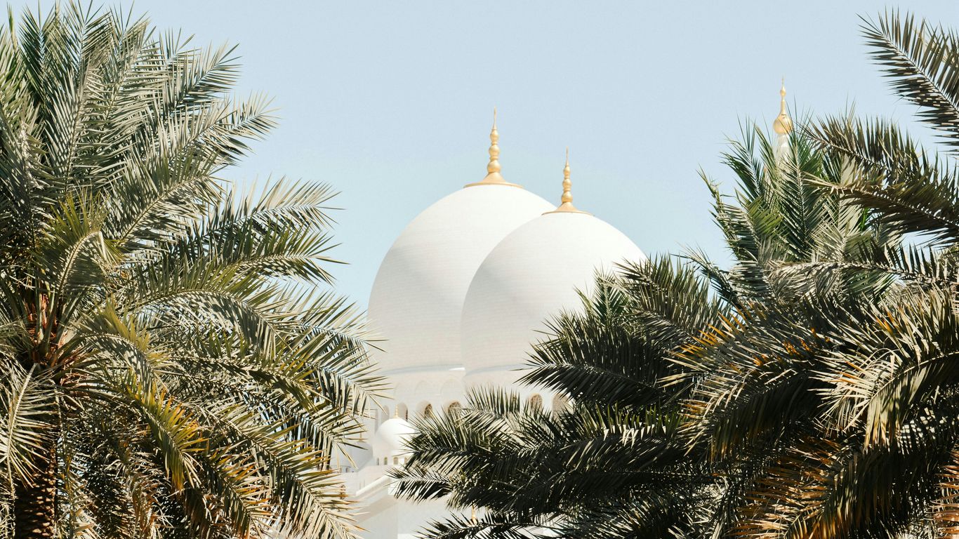 Golden domes of Sultan Mosque at afternoon light