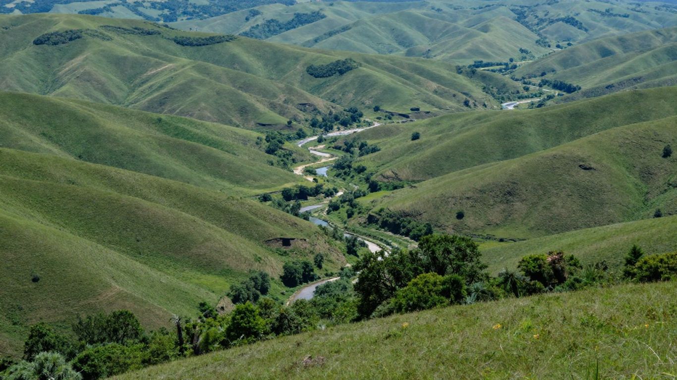Rolling hills and valleys of the Driftless Area.
