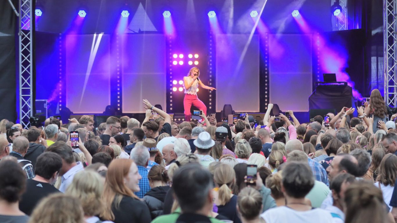 Showeinlage Helene Fischer Double Menschenmenge