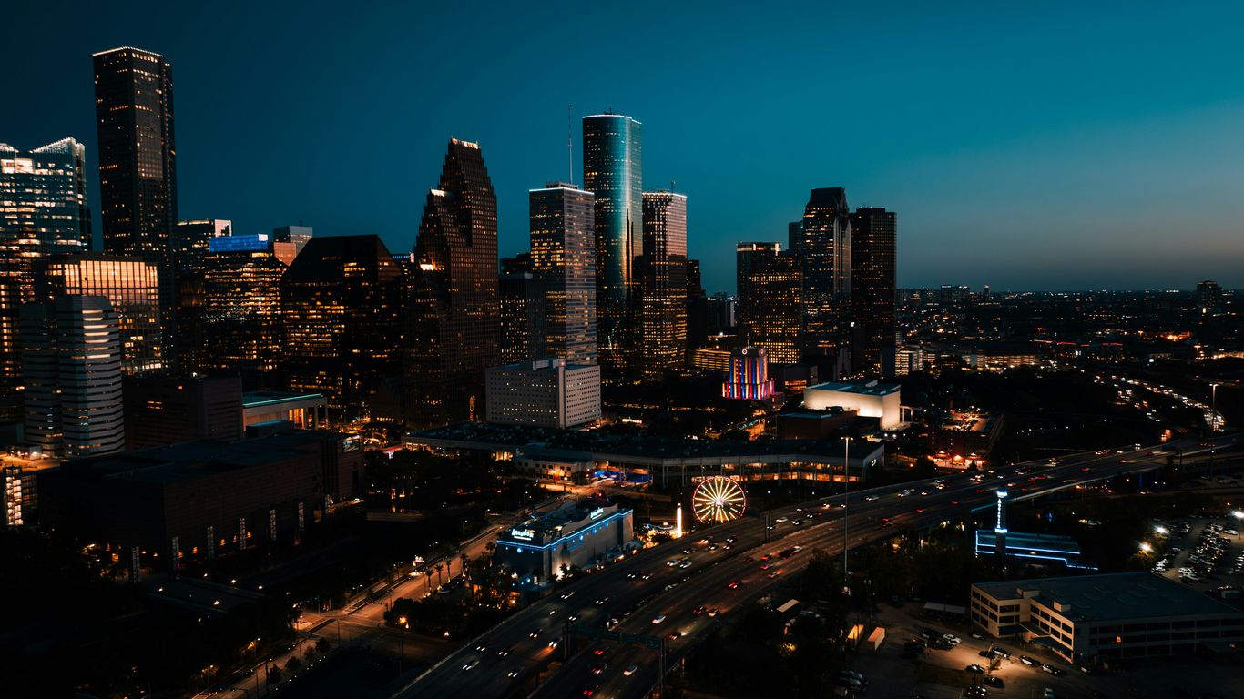 Benefits of Hiring a Local Houston Sign Company (And What You Risk by Going National)