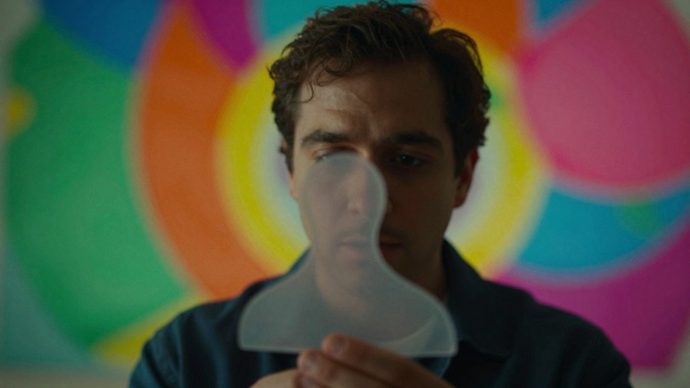 Faded habit cue contrasted with a vibrant reward.