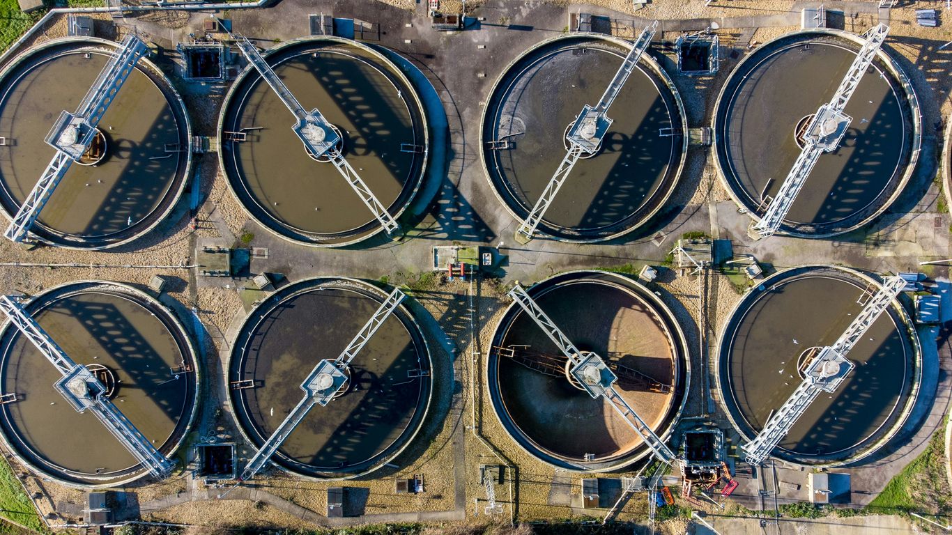 a large group of water tanks sitting next to each other