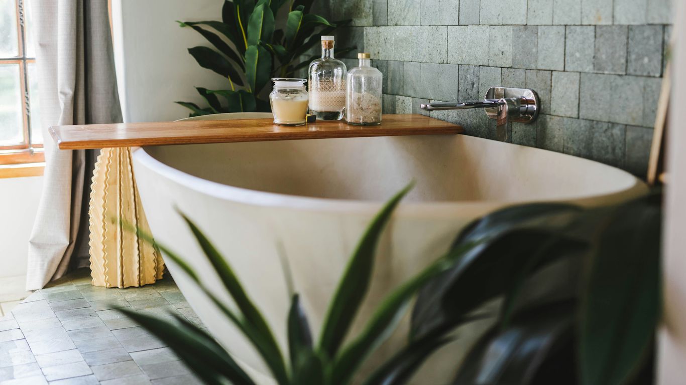 Marble stone bath with neutral tiles