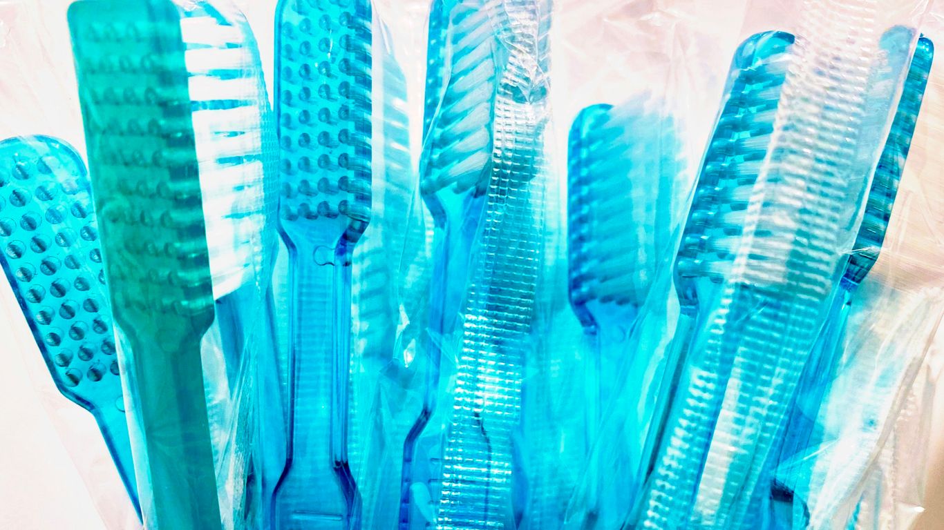 Custom toothbrush packaging and samples