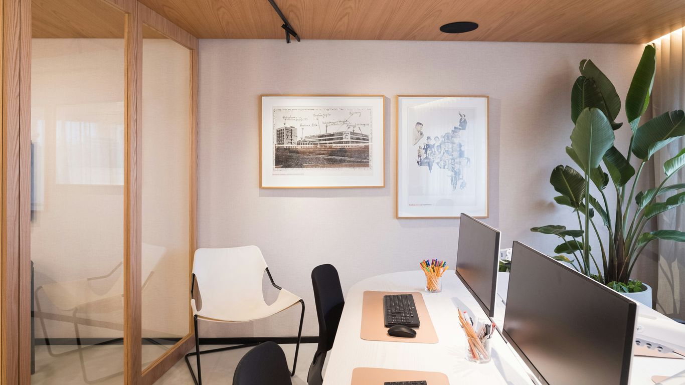 Modern office partition layout