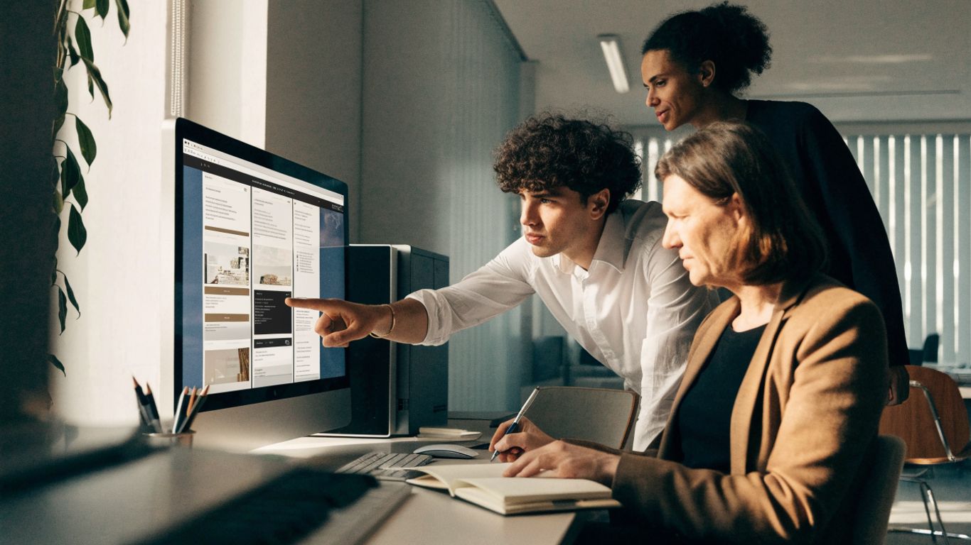 A team reviewing a tailored customer journey on screen