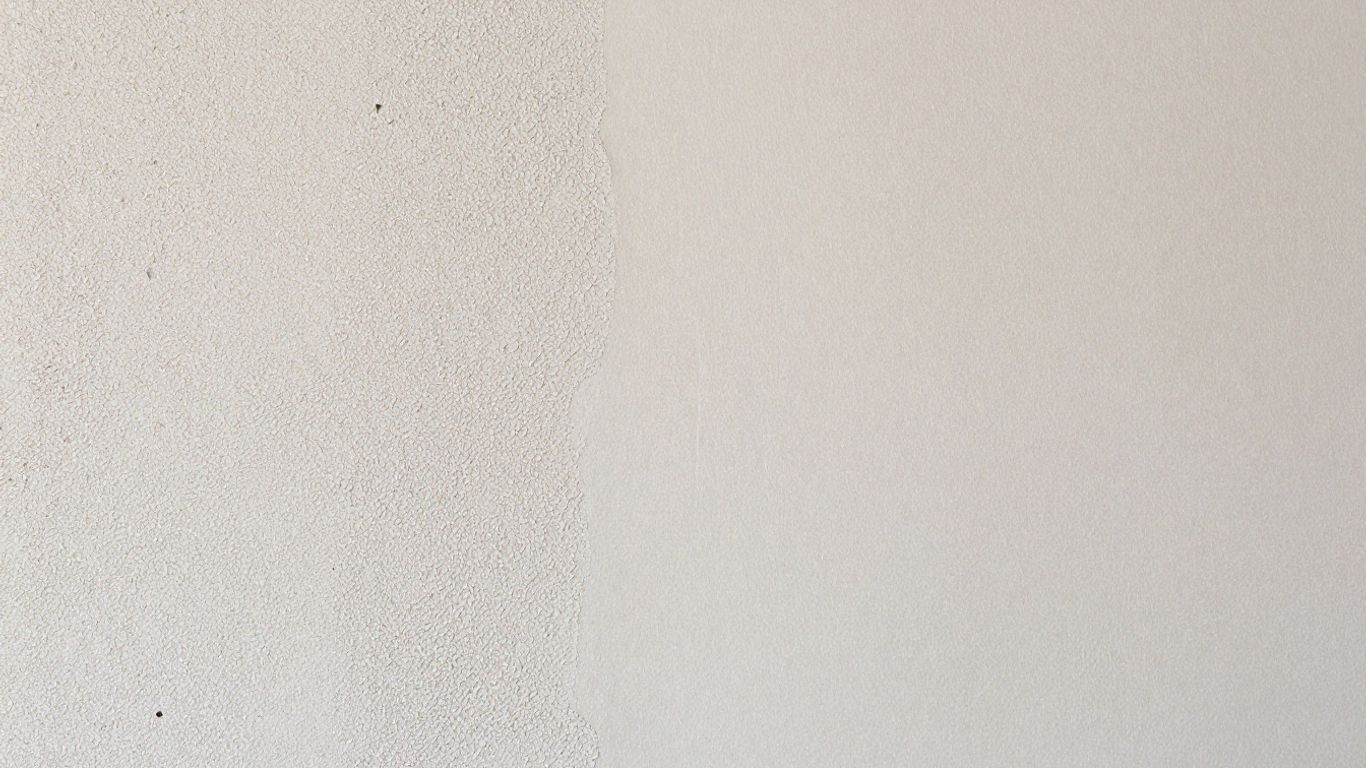 Lath and plaster versus plasterboard textures.