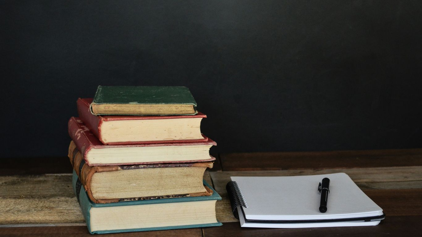 Livros e acessórios educacionais