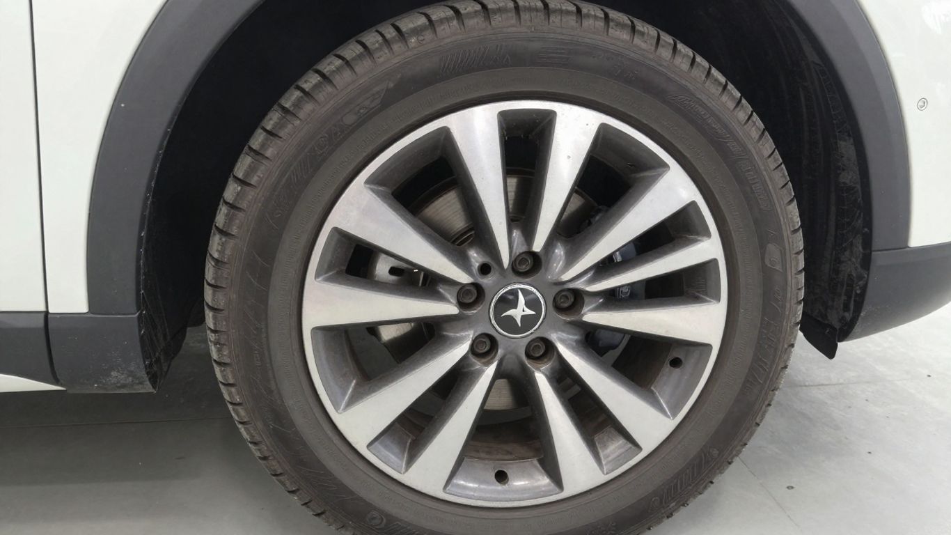 Front wheel alignment and tyre contact